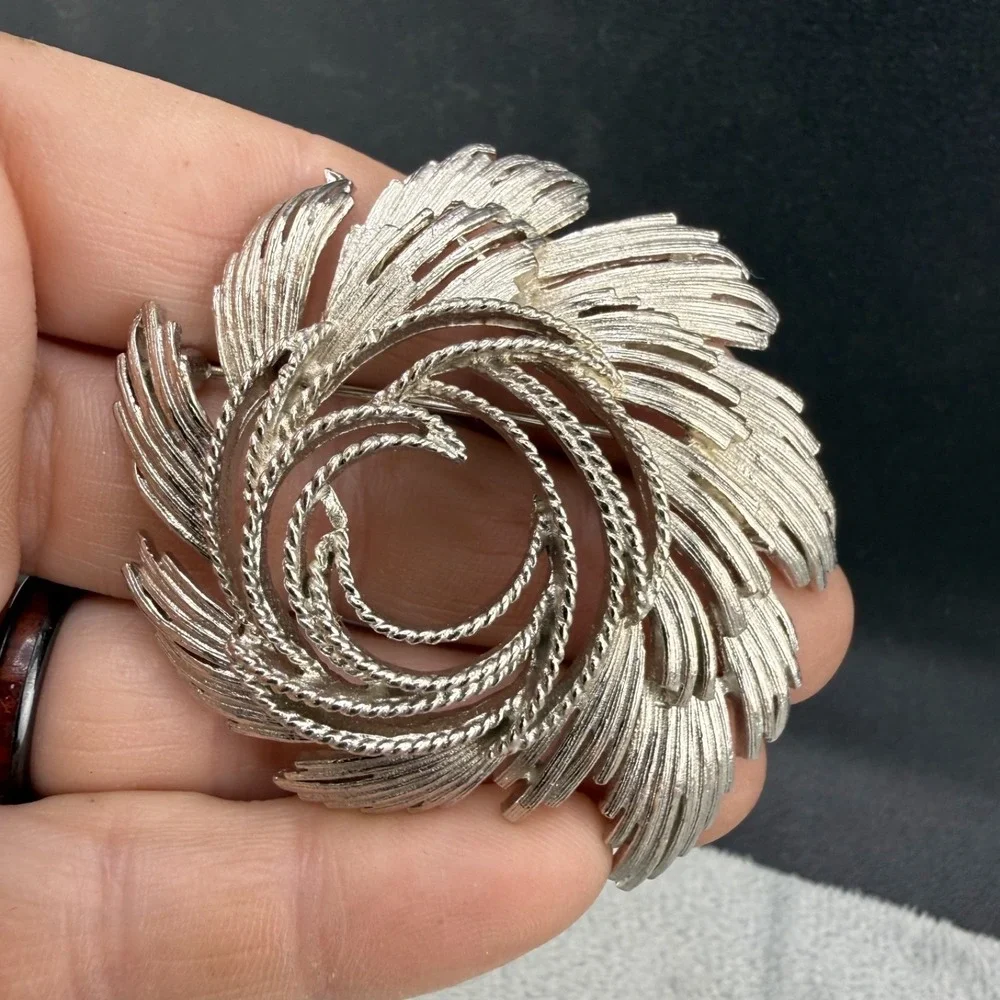 Vintage Lisner Deltah Brooch Lot Silver Tone‎ Textured Floral Wing 3pc